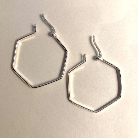 FULL OUTFIT -- Pants with Sleeveless Top and Earrings - Picture 13 of 14